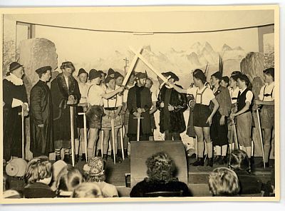 Mittelschule Freiburg Elbe Auffuehrung Theaterstueck Wilhelm Tell