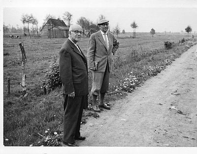Deutschelehrer und Rektor Rudolf Meyer auf einem Spaziergang  im Wolfsbrucher Moor