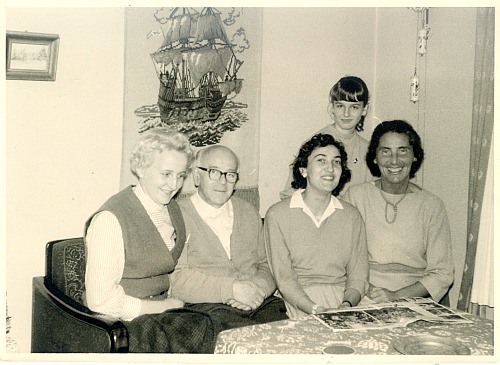 Nachmittagskaffee im Hauses des Deutschlehrers Johannes Häußler Mittelschule Freiburg (Elbe)